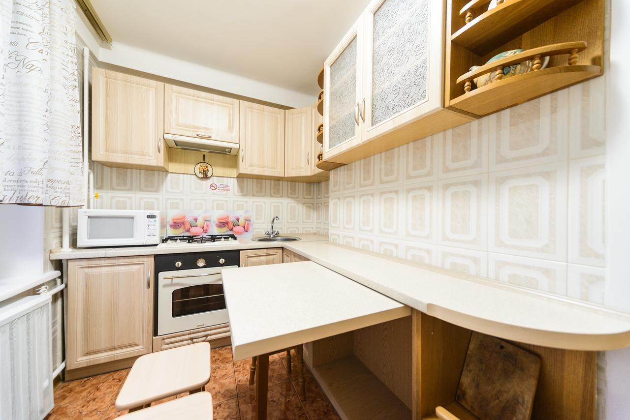 Apartment On Lesi Ukrainky Blvd Kiev Bagian luar foto