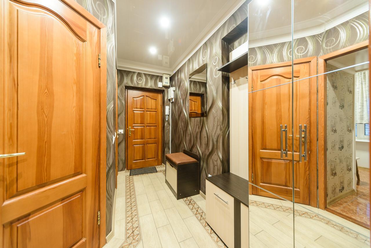 Apartment On Lesi Ukrainky Blvd Kiev Bagian luar foto
