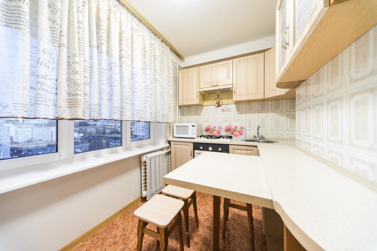Apartment On Lesi Ukrainky Blvd Kiev Bagian luar foto
